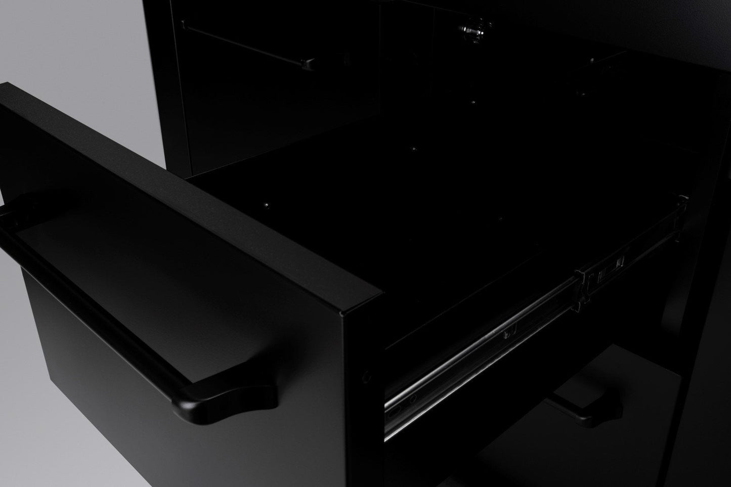 Boretti Luciano Schwarze Außenküche mit integriertem Kühlschrank
